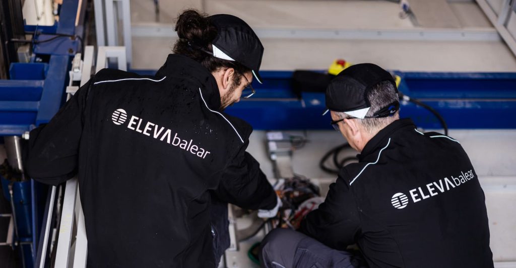 Are you looking to carry out elevator maintenance in Palma de Mallorca? Eleva Balear is your partner in everything related to vertical mobility.