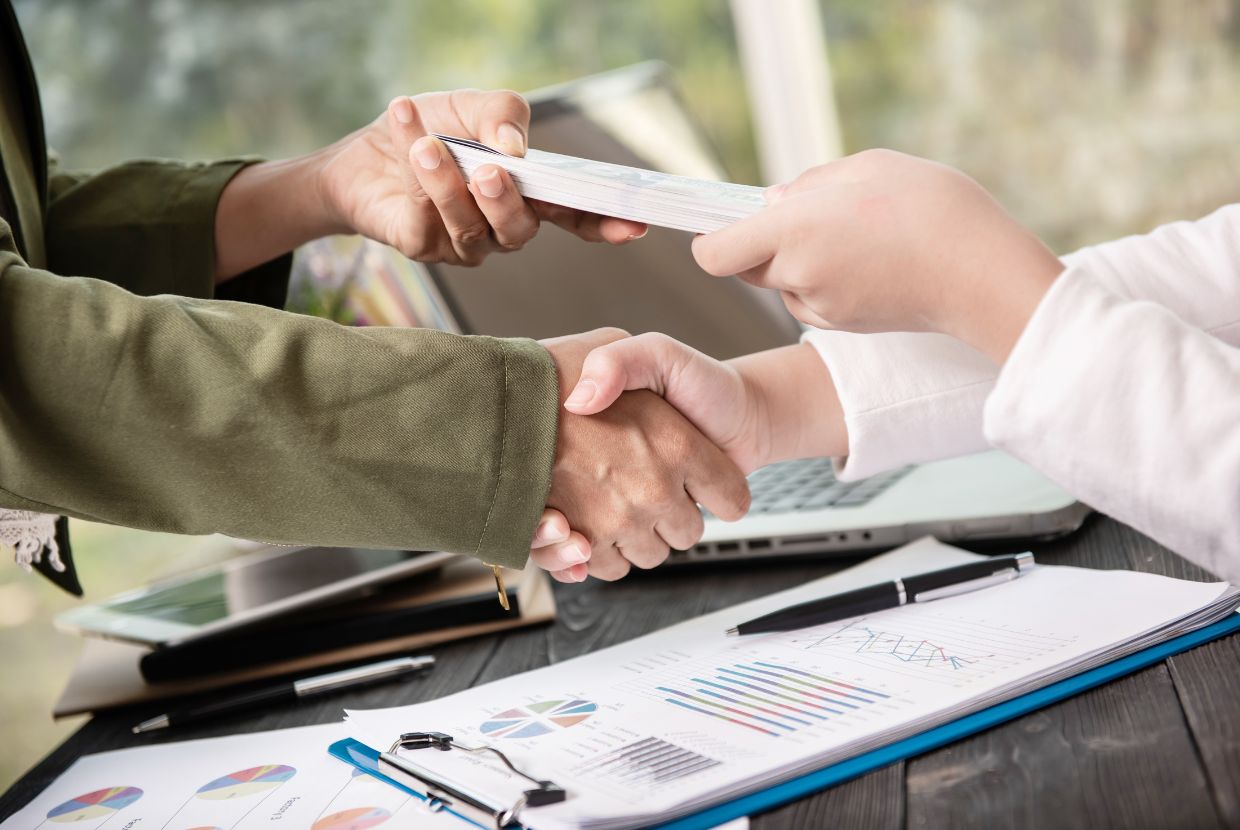 Conoce las mejores opciones de financiación para instalar un ascensor: préstamos, leasing, renting y subvenciones. Compáralas todas.