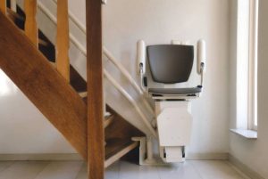 Discover how to choose a stairlift based on your home, staircase type, and personal needs. A practical guide with helpful tips and approximate prices.