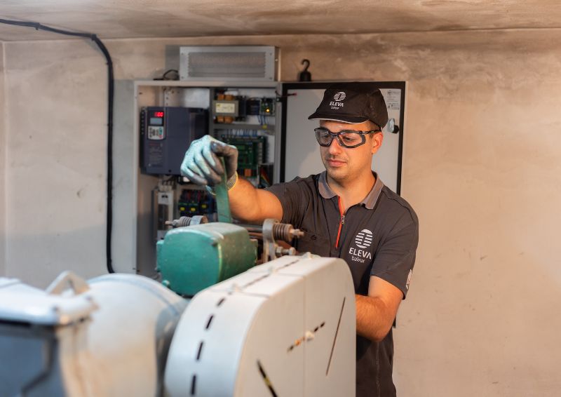 We offer customized maintenance plans in Mallorca and the Balearic Islands and 24/7 technical support, ensuring that your lifting system works perfectly in the long term.