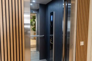 Find out how much it will cost to install an elevator in a community in 2025. Prices, grants, and examples for your building with Eleva Balear in Mallorca.