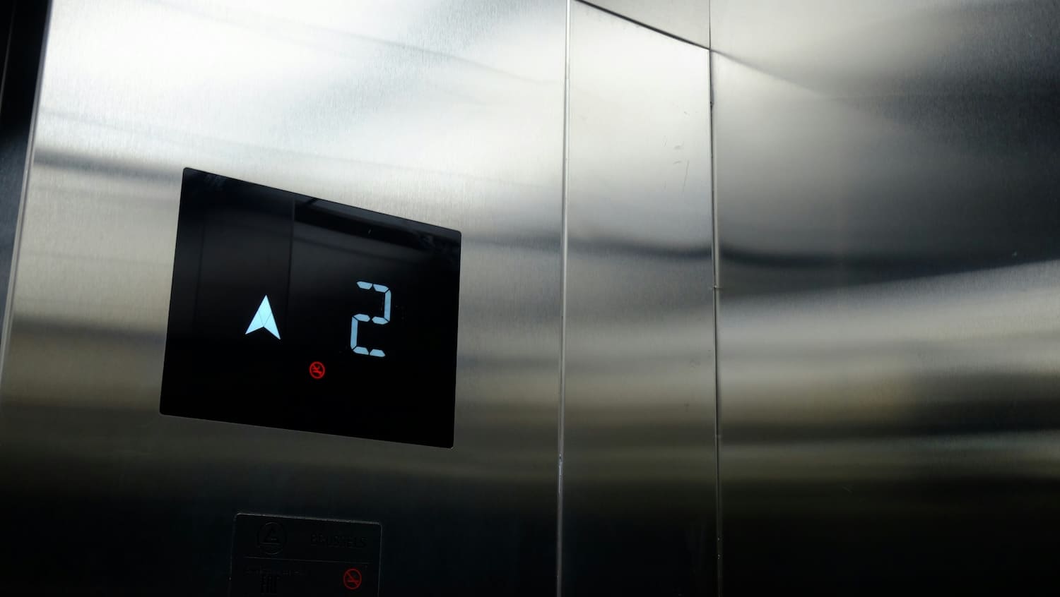 How a pneumatic elevator works, what construction work is required, how much it will cost in 2026, and when it's not the best option. An honest guide from Eleva Balear.